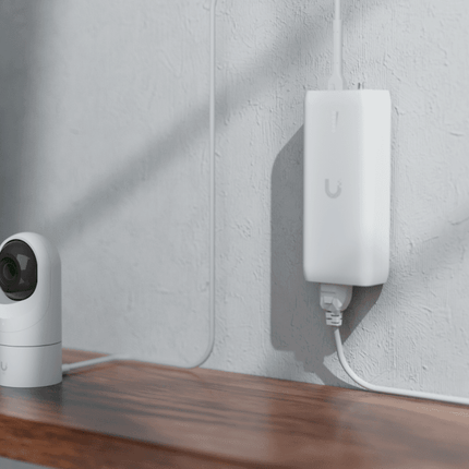 Adaptador PoE de puente inalámbrico plug-and-play con UniFi WiFi Auto-Link integrado.