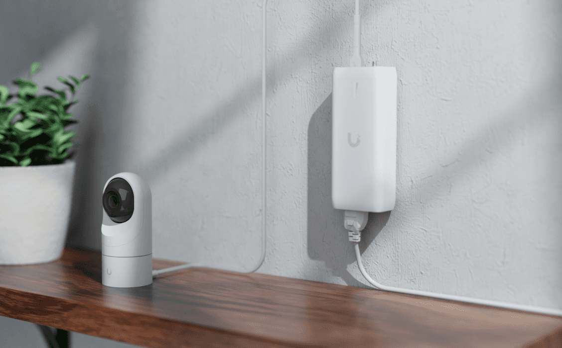 Adaptador PoE de puente inalámbrico plug-and-play con UniFi WiFi Auto-Link integrado.